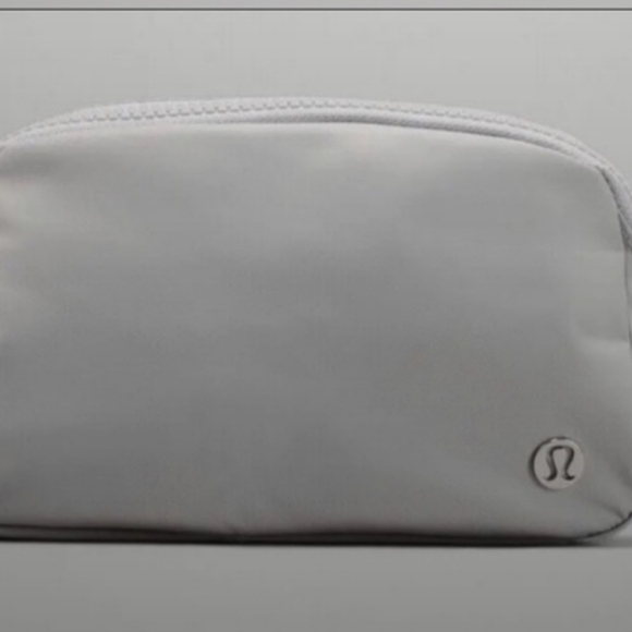 Lululemon Silber belt Everywhere Belt Bag NWT NEW - Picture 1 of 3